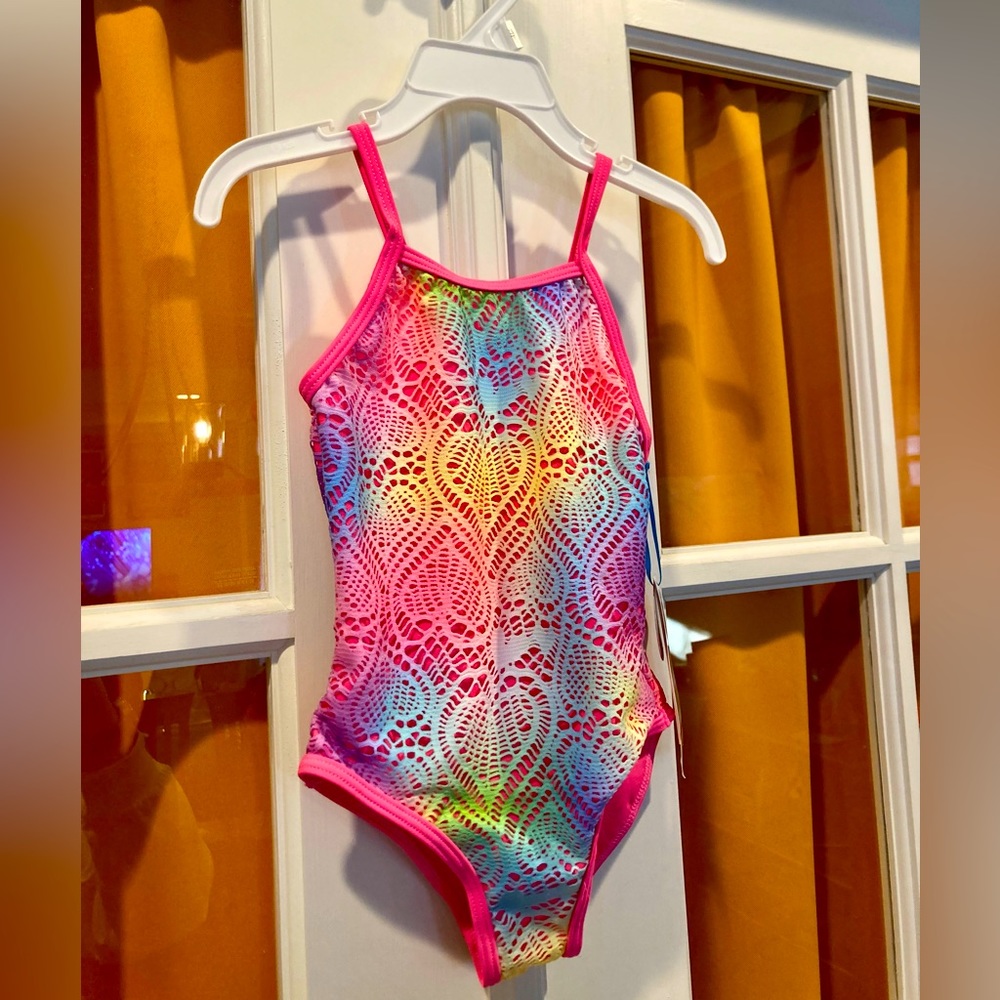 🎉🎉 Host Pick NWT Limited Too, 4T rainbow/heart one piece swimsuit.